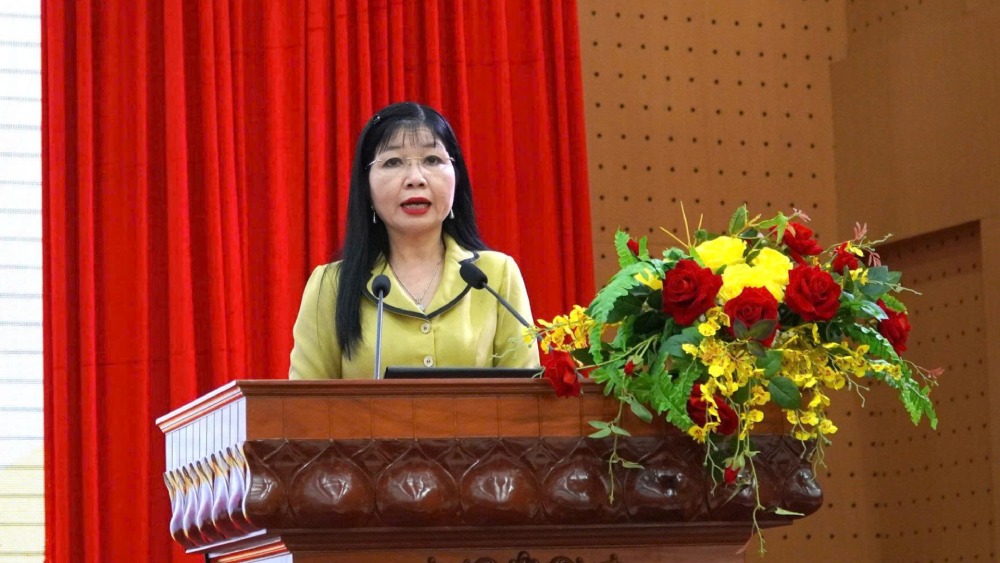 Phó Bí thư Tỉnh ủy, Chủ tịch Ủy ban Mặt trận Tổ quốc Việt Nam tỉnh, Trưởng Đoàn Đại biểu Quốc hội đơn vị tỉnh An Giang Trần Thị Thanh Hương phát biểu. Ảnh: Nam Phương