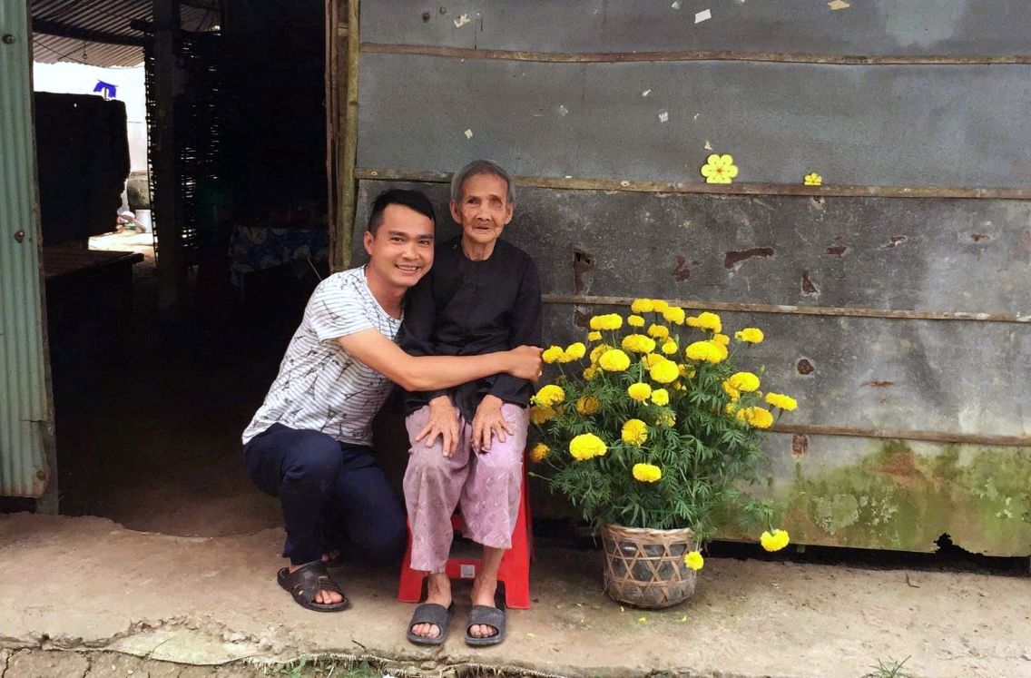 TS Sơn luôn tự hào về bà nội. Ảnh: NVCC