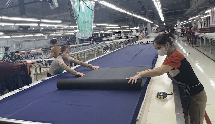 Overtime at the end of the year, the income of workers ranges from 10-12 million VND/month, depending on the number of overtime hours. Photo: Minh Huong