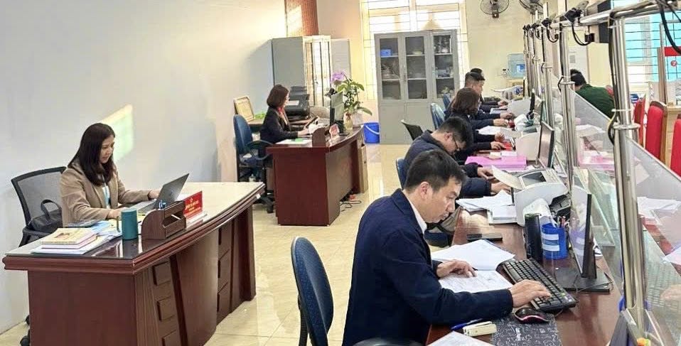 Phường Tân Hưng giải quyết thủ tục hành chính không hẹn vào thứ Năm. Ảnh: Vũ Khuyên