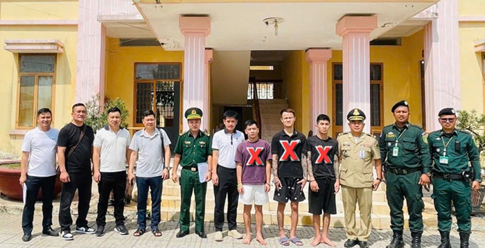 Đội Cảnh sát hình sự đặc nhiệm - Phòng Cảnh sát Hình sự, Công an TP Hải Phòng phối hợp với cơ quan chức năng tỉnh Tây Ninh bắt giữ 3 đối tượng truy nã tại cửa khẩu Mộc Bài. Ảnh: Công an TP Hải Phòng