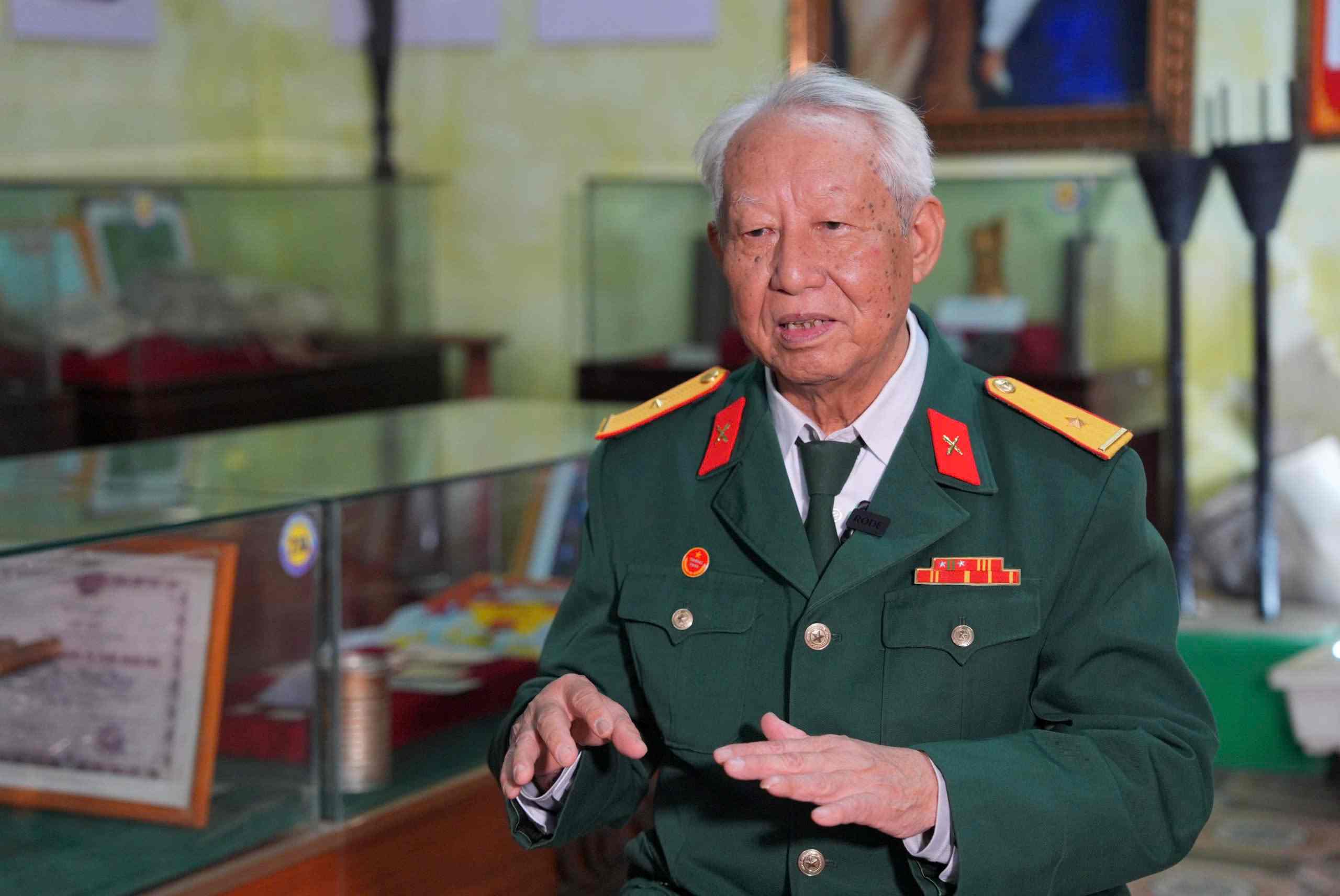 Mr. Lam Van Bang - Secretary of the Party cell of the Museum of Revolutionary Soldiers captured and imprisoned by the enemy (Phu Xuyen, Hanoi). Photo: Vu Linh