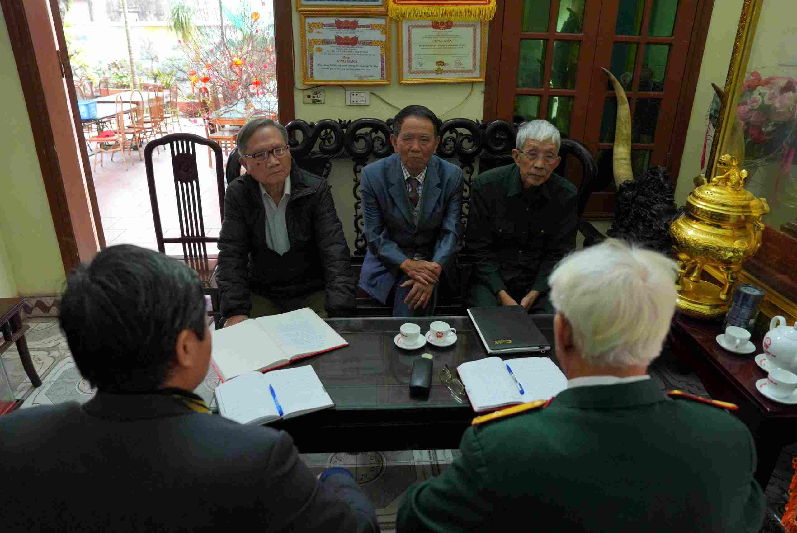 Sinh hoạt chi bộ tại Bảo tàng Chiến sĩ Cách mạng bị địch bắt tù đày. Ảnh: Vũ Linh