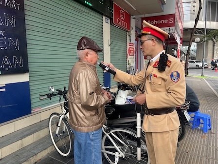 Công an xã có được phạt người đi xe đạp vi phạm nồng độ cồn không?