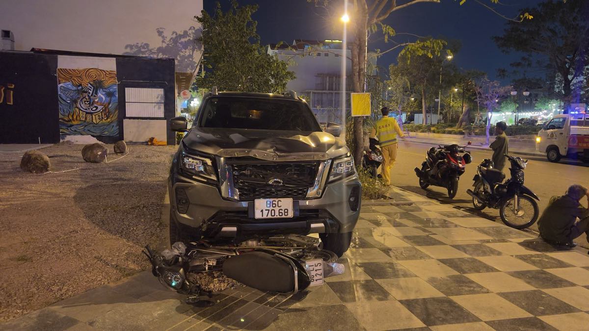 Hiện trường tại vị trí xe ô tô dừng lại. Ảnh: Duy Tuấn 