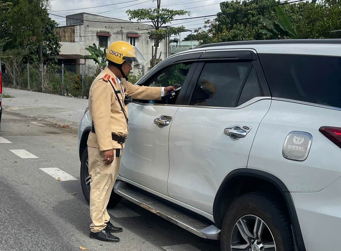 In Hue, in 6 days of Tet, there were 4 accidents that killed 3 people. Photo: H. Nhung.