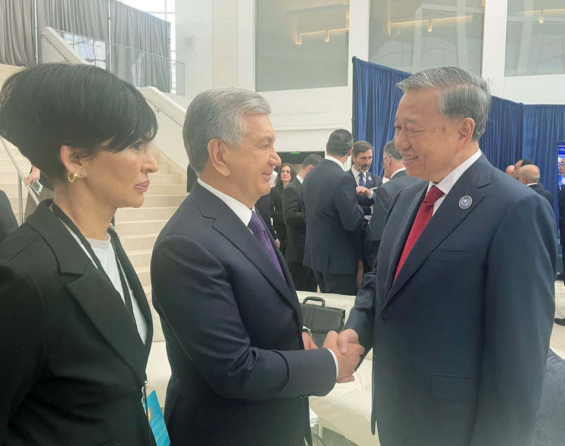 General Secretary To Lam meets with President of Uzbekistan Shavkat Mirziyoyev. Photo: VNA