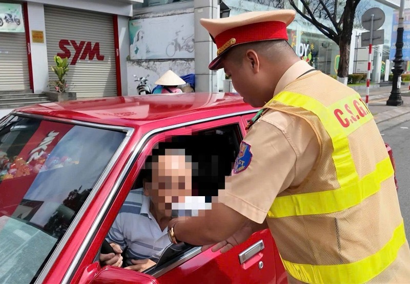 Đà Nẵng siết chặt kiểm soát trật tự an toàn giao thông dịp Tết, xử lý hàng nghìn trường hợp vi phạm. Ảnh: Trường An