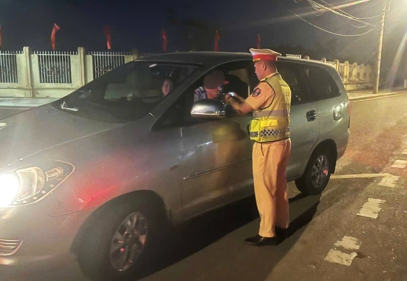 Da Nang tightens traffic safety for Tet, thousands of cases handled. Photo: Truong An