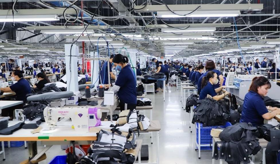 An Nam Matsuoka Garment Co., Ltd. (VSIP Nghe An Industrial Park) announces recruitment of a large number of workers. Photo: Ngoc Anh