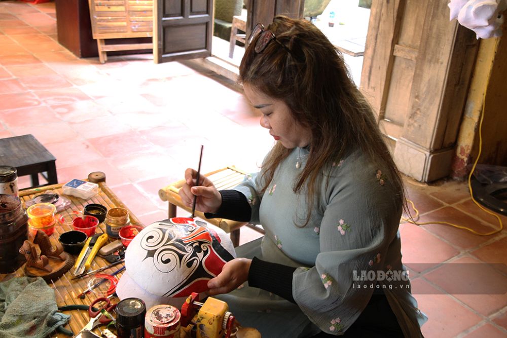 Nghề thủ công gia đình được chị Trang gìn giữ suốt hơn 20 năm. Ảnh: Thanh Huyền