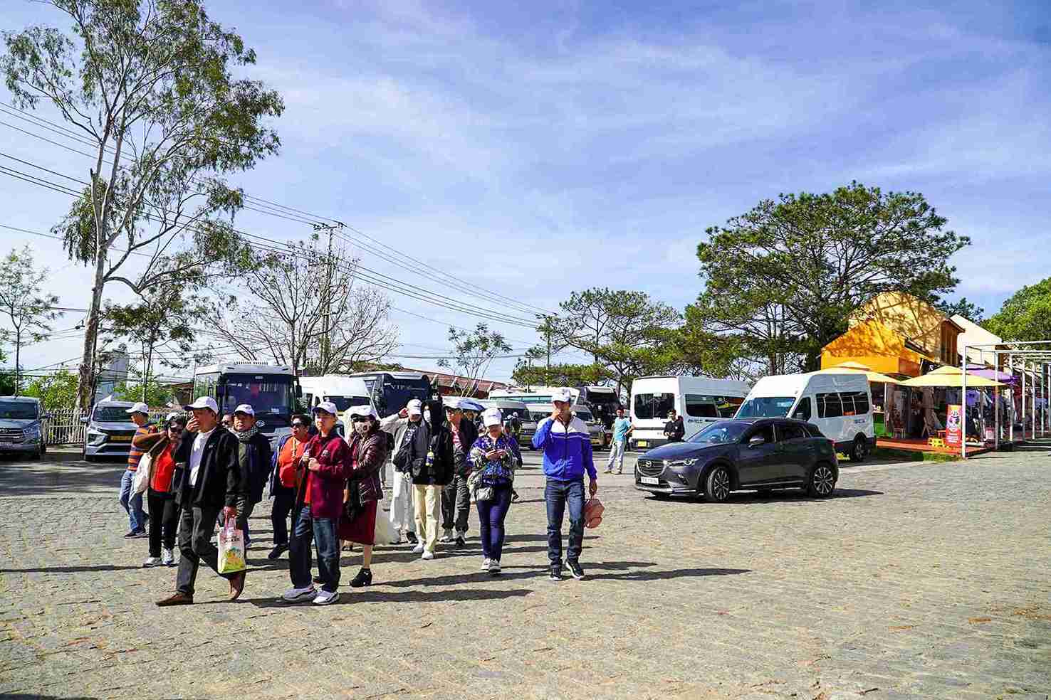 Rất đông người dân, du khách đổ về các khu du lịch ở Đà Lạt du xuân ngày mùng 4 Tết. Ảnh: Phúc Khánh 