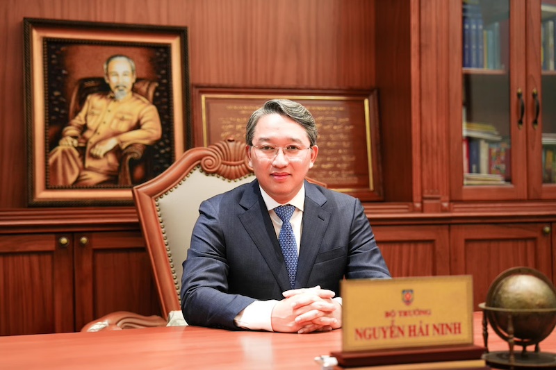 Bộ trưởng Bộ Tư pháp Nguyễn Hải Ninh cho biết định hướng năm 2026, ngành Tư pháp sẽ tập trung tiến hành tổng rà soát hệ thống pháp luật Việt Nam; tiếp tục hoàn thiện cơ sở dữ liệu quốc gia về văn bản pháp luật. Ảnh: Bộ Tư pháp 