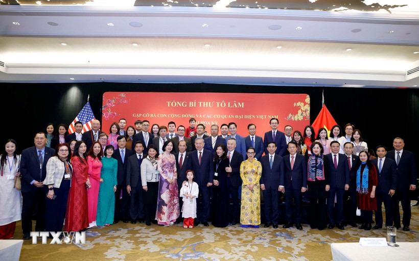 Tổng Bí thư Tô Lâm với bà con cộng đồng người Việt Nam tại Mỹ. Ảnh: TTXVN