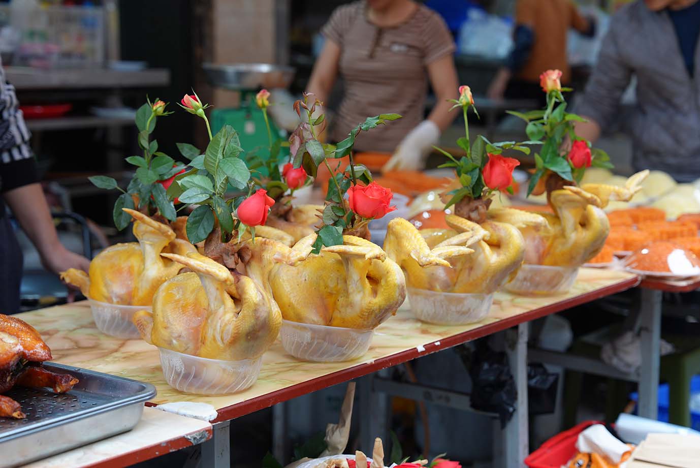 Lễ hóa vàng không chỉ là nghi thức tiễn ông bà sau những ngày Tết, mà còn là dịp để các gia đình quây quần, thụ lộc, chuẩn bị tâm thế cho những ngày làm việc đầu năm.