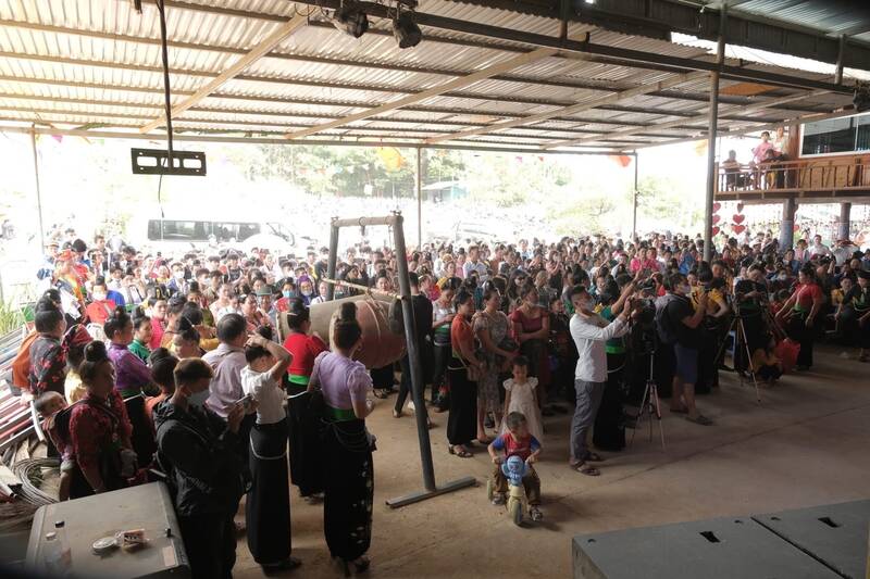 Khách du xuân tại khu vực đèo Pha Đin, xã Bình Thuận. Ảnh: Duy Khánh