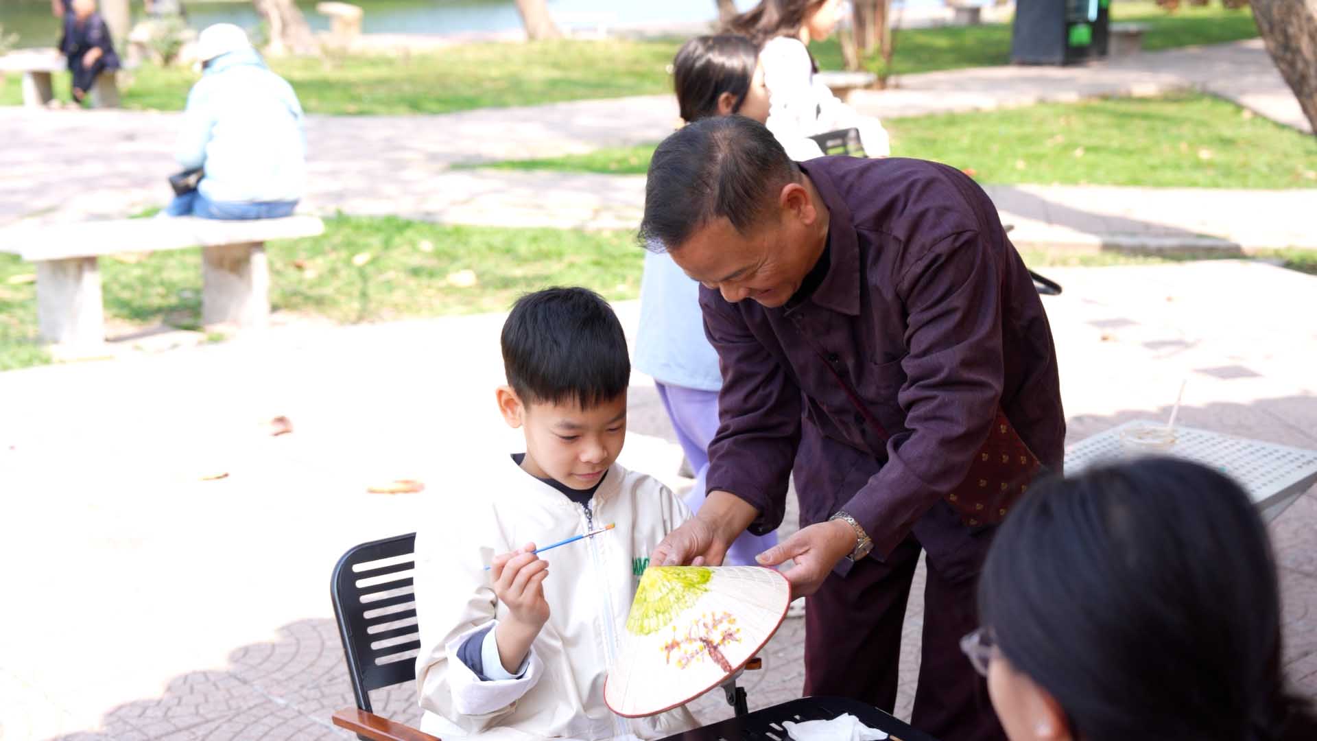 Thong Nhat Park attracts visitors with Tet cultural experience activities