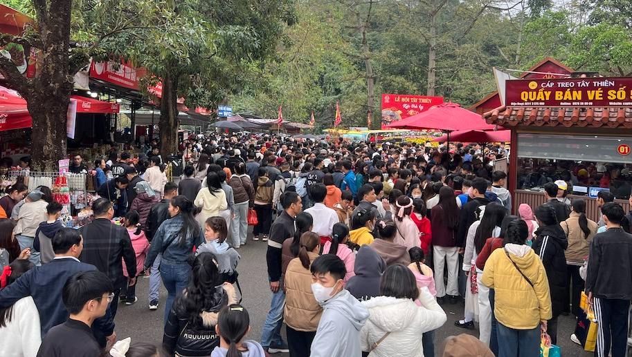 Lễ hội Tây Thiên được tổ chức hàng năm để tưởng nhớ công ơn của Quốc mẫu Lăng thị Tiêu – Chính vương phi của Hùng chiêu vương thứ VII. Di tích thờ Bà tại xã Đại Đình, huyện Tam Đảo, được công nhận là Di tích quốc gia đặc biệt. 