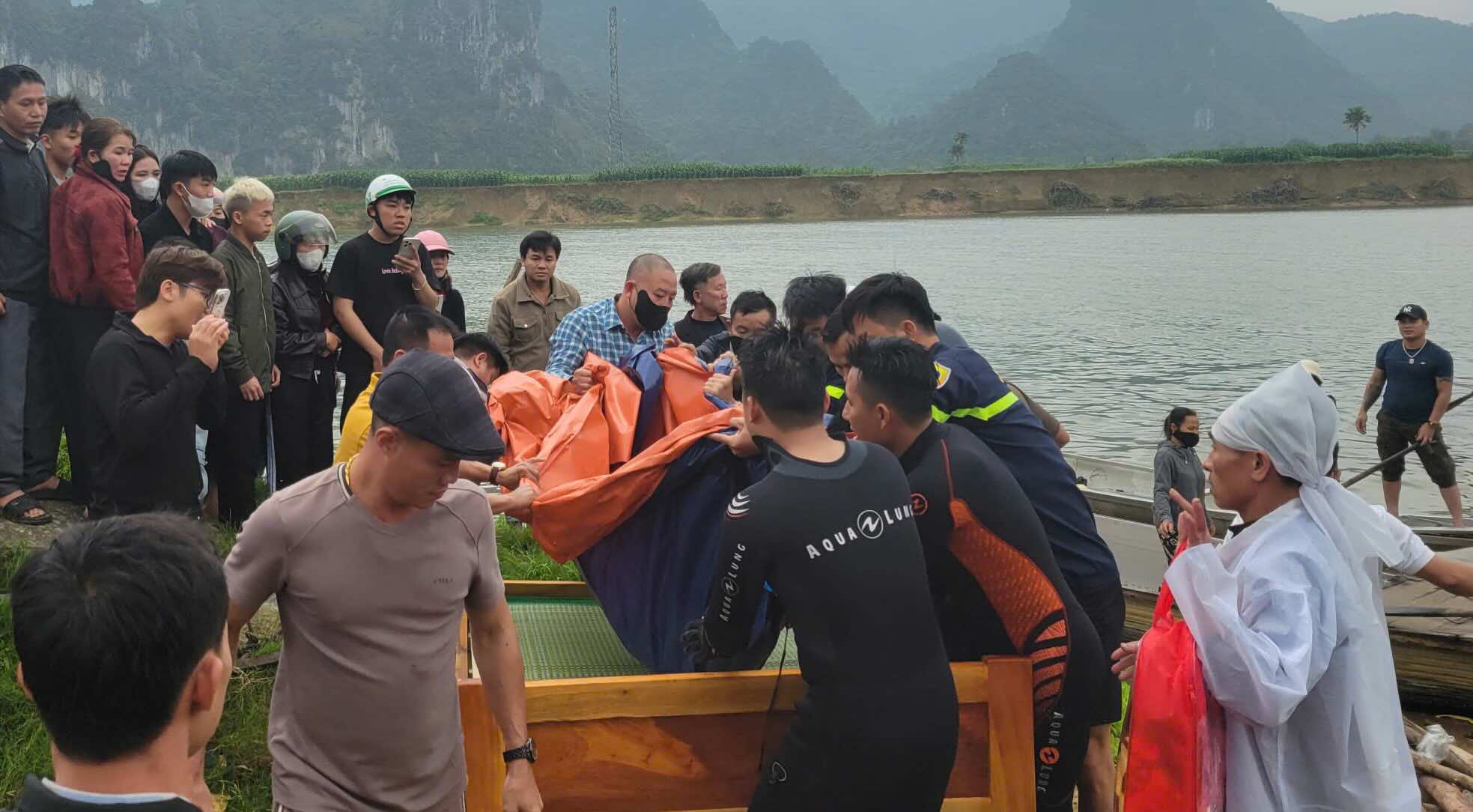 The last body in the boat capsizing on the Gianh River was found. Photo: Hai Van