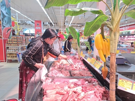 Da Nang supermarkets increase goods to serve tourists after Tet. Photo: Nguyen Linh