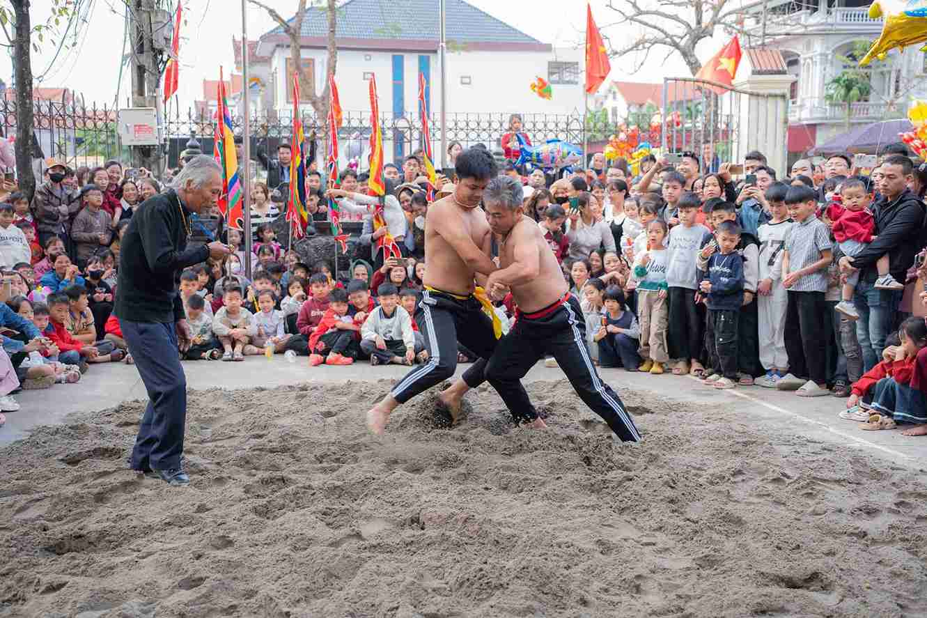 Những thế vật đẹp mắt, đậm chất thượng võ làng quê.