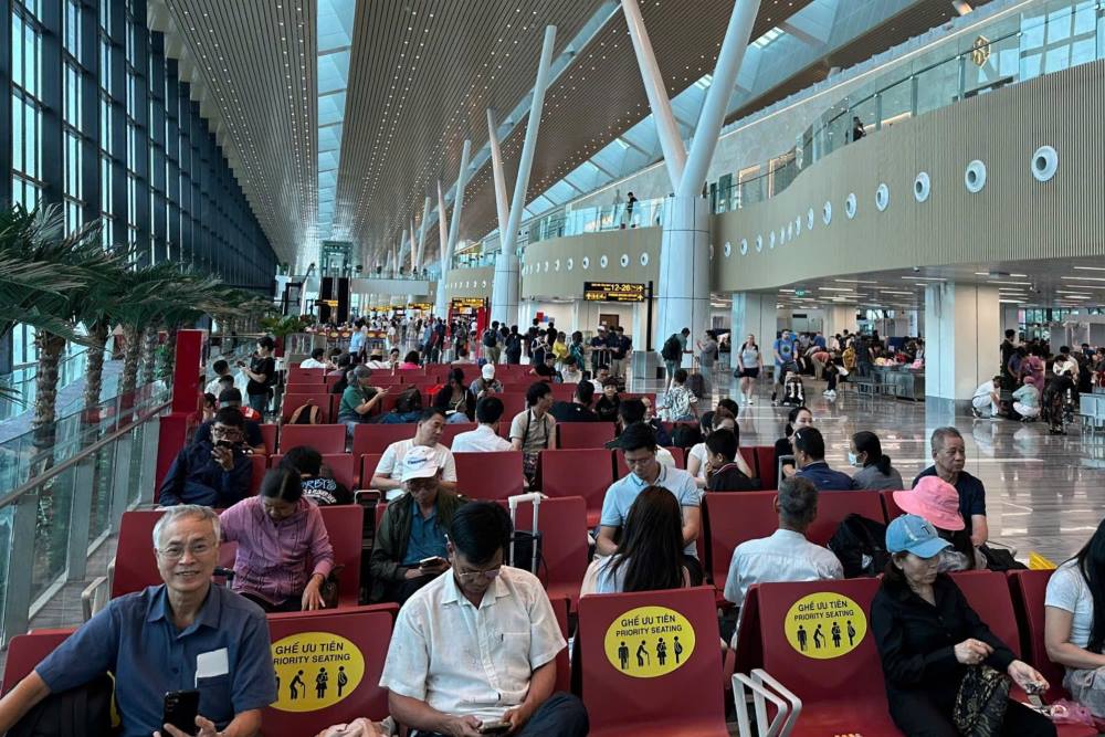 Khu vực nhà ga T3 cũng đông đúc hành khách. Ảnh: Anh Tú