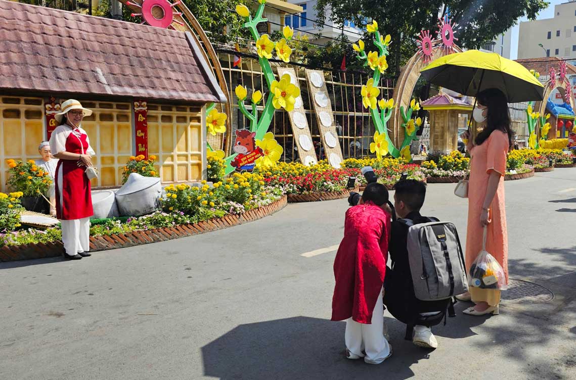 Chụp ảnh mùa Tết mang lại thu nhập tốt cho . Ảnh: Hân Nghiên