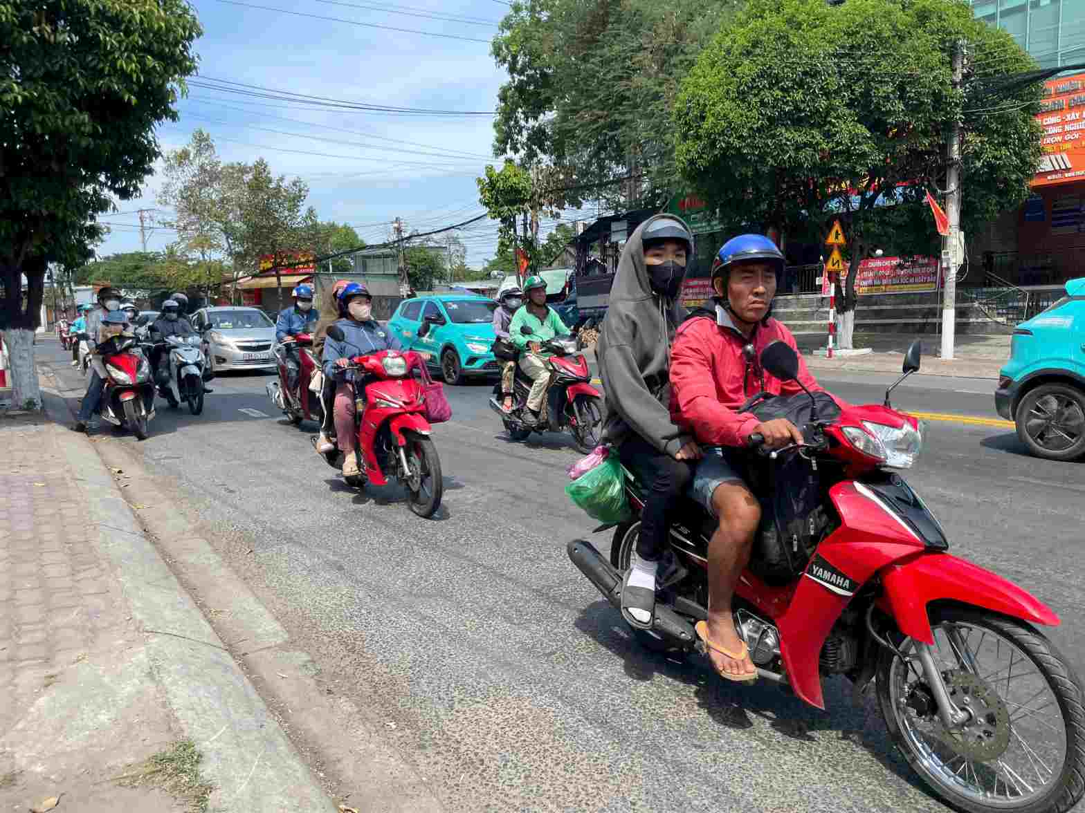 Người lao động trở lại TPHCM sớm để nghỉ ngơi và bắt đầu làm việc từ ngày 23.2. Ảnh: Đình Trọng