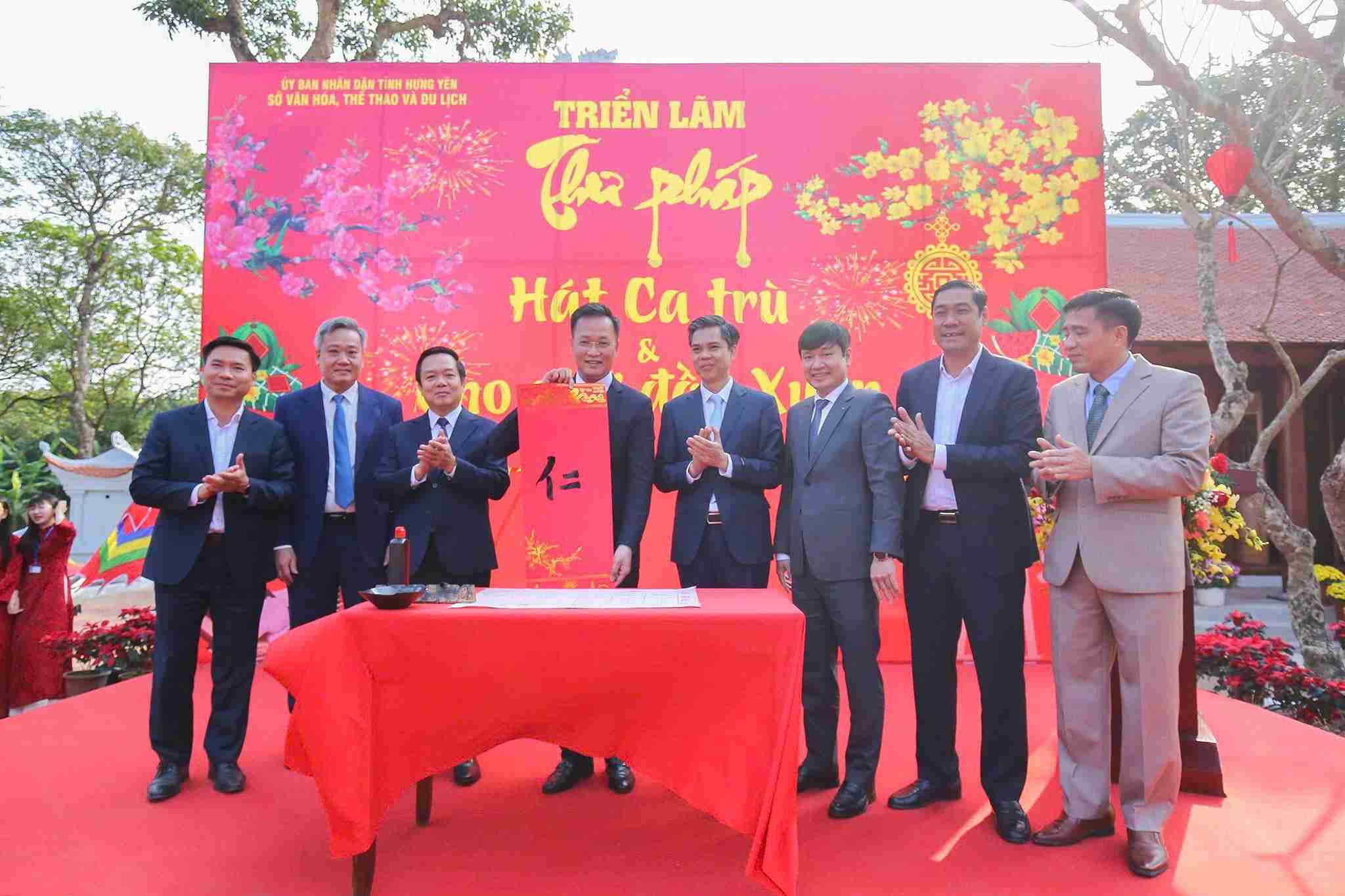 シックダン文廟で2026年春の書道展と書道展が開幕。写真:フンイエン省文化スポーツ観光局