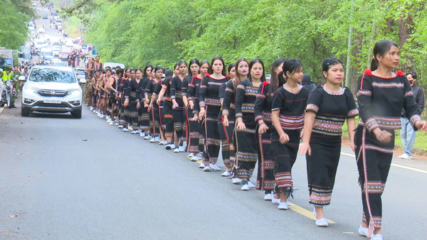 Lễ hội văn hóa đường phố thu hút du khách. Ảnh: Văn Thắng