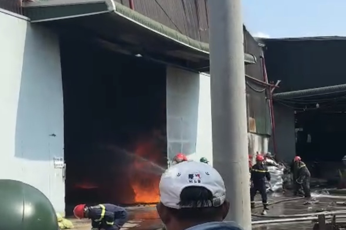 Scene of the factory fire in My Hanh commune (Tay Ninh province). Photo: Cut from video