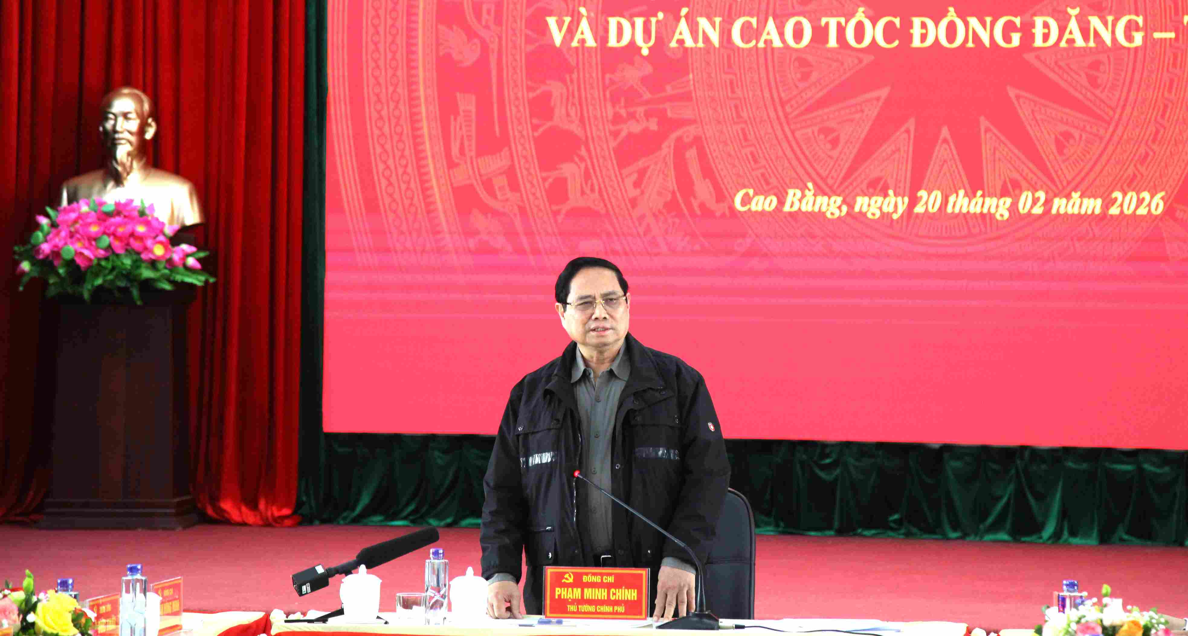 Thủ tướng tại buổi làm việc. Ảnh: VGP/Nhật Bắc