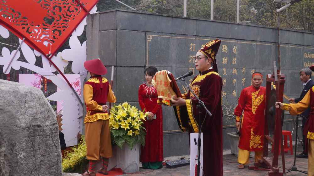 Phần lễ diễn ra trang trọng vào 8h30 sáng. Ảnh: Minh Chính