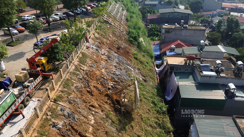 Tuyến kè tại Trường Chính trị tỉnh Lào Cai sẽ thi công sau kỳ nghỉ Tết. Ảnh: Đinh Đại