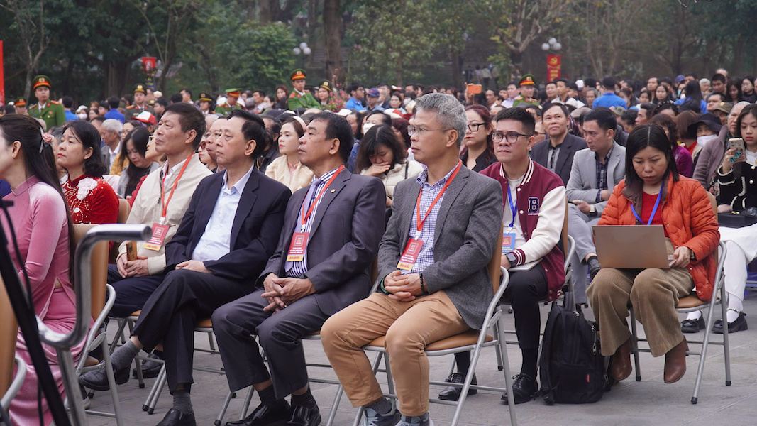 Người dân và du khách thập phương tới tham quan và trải nghiệm không gian văn hoá tại Lễ hội Gò Đống Đa.