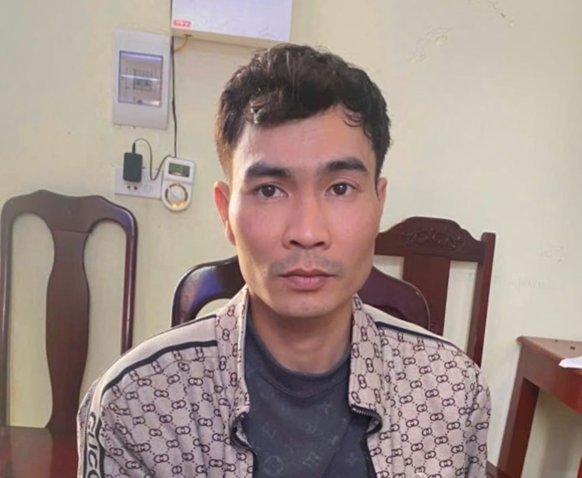 Đối tượng Bùi Hoàng Thông trốn truy nã bị bắt giữ. Ảnh: Công an Thanh Hóa