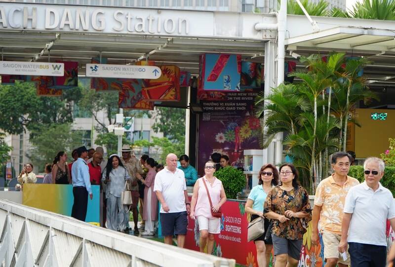 Tourists experience waterway tourism products in Ho Chi Minh City. Photo: Thanh Chan