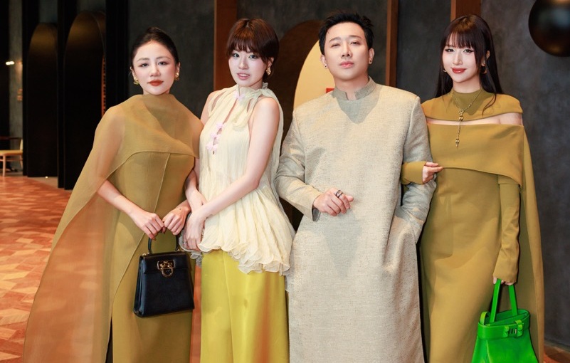 The crew of the movie "Thỏ ơi!!" meets the audience. Photo: Film crew.