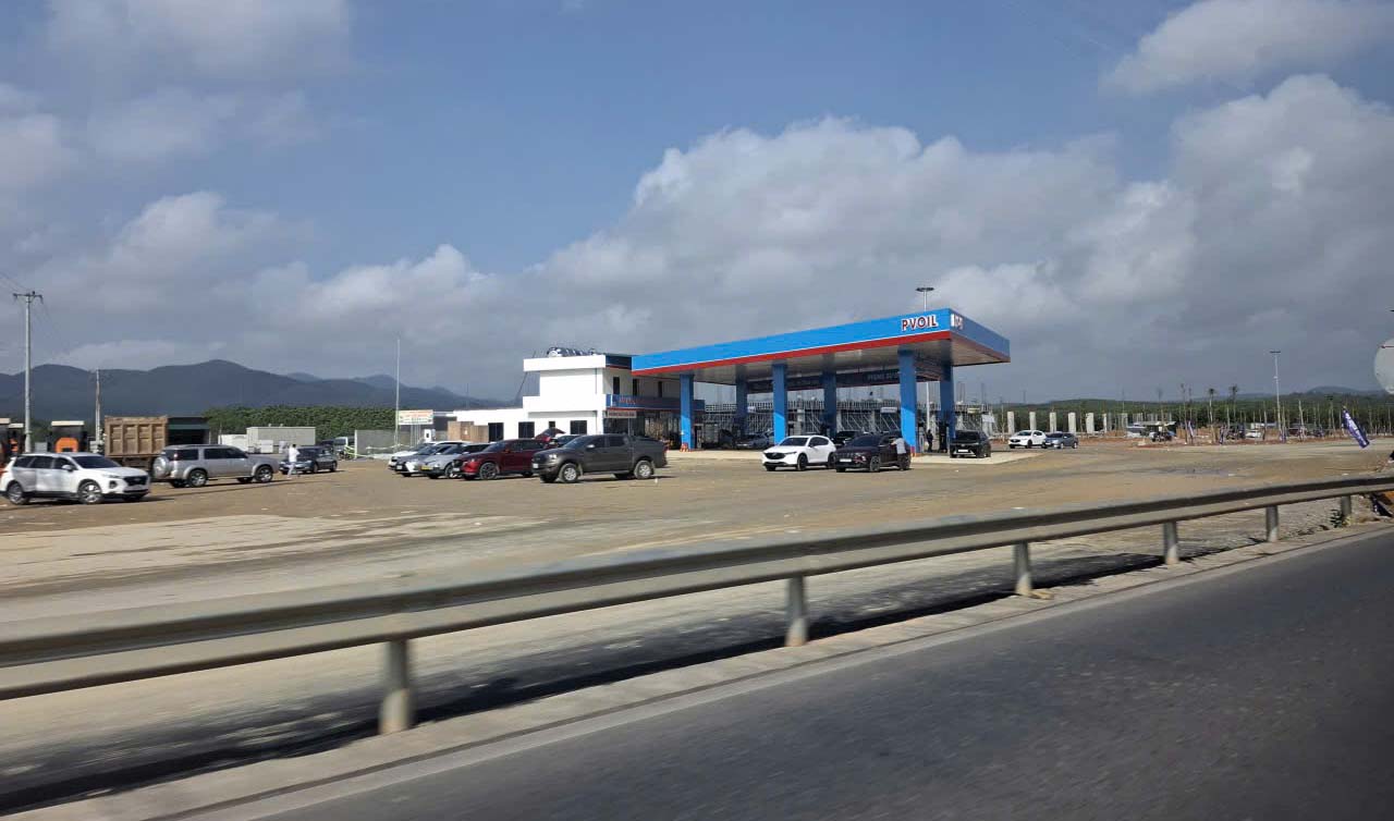 Trạm dừng nghỉ tạm trên cao tốc ở xã Trung Thuần, tỉnh Quảng Trị. Ảnh: Trần Tuấn