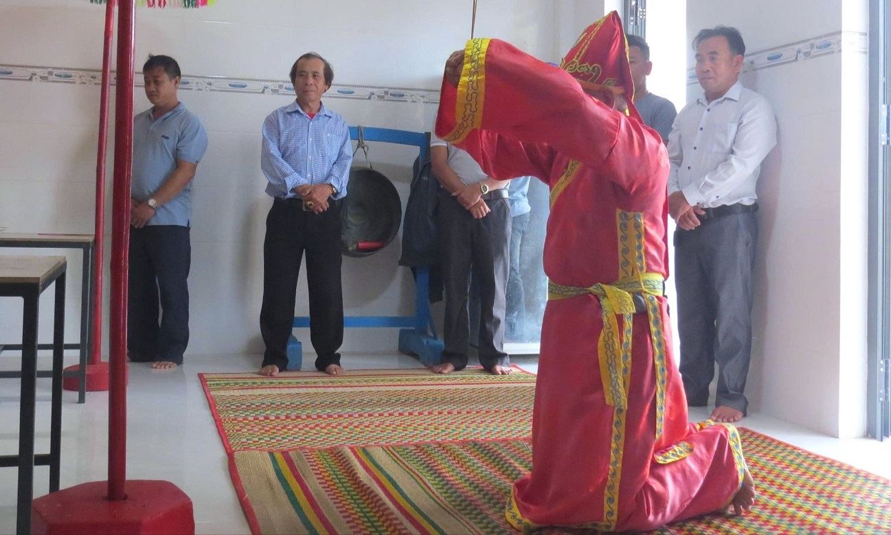 Ngư dân Vạn chài Mỹ Á (phường Trà Câu) tổ chức Lễ khai chánh, mở biển đầu năm. Ảnh: Viên Nguyễn