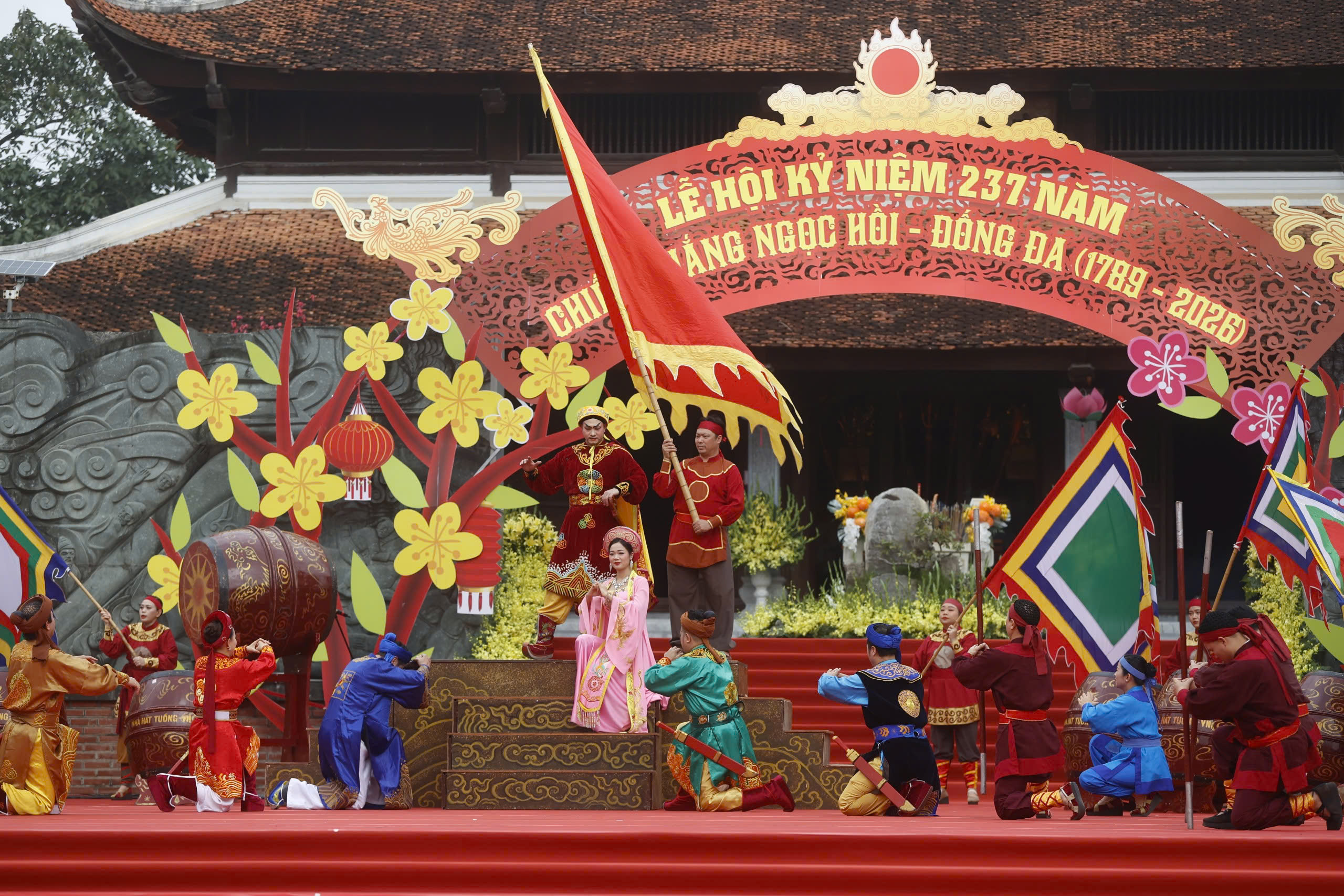 Điểm nhấn của chương trình là hoạt cảnh tái hiện hình ảnh vua Quang Trung dẫn quân thần tốc tiến ra Bắc đánh tan quân xâm lược, do Nhà hát Sân khấu truyền thống Quốc gia Việt Nam dàn dựng và biểu diễn.  