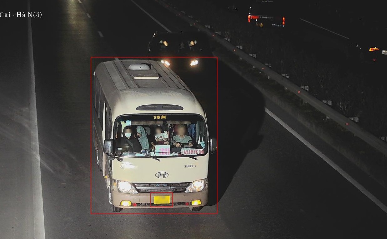 シートベルトを着用していない運転手が高速道路でAIカメラに記録される。写真:交通警察局