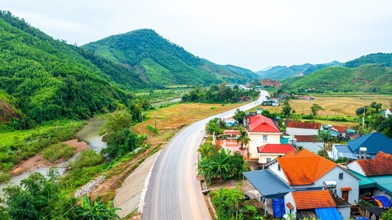 Những ngày đầu xuân, khi mưa bụi còn lất phất trên triền núi Đông Bắc, tuyến Quốc lộ 4B đoạn Km18 - Km80 hiện lên với một diện mạo mới.