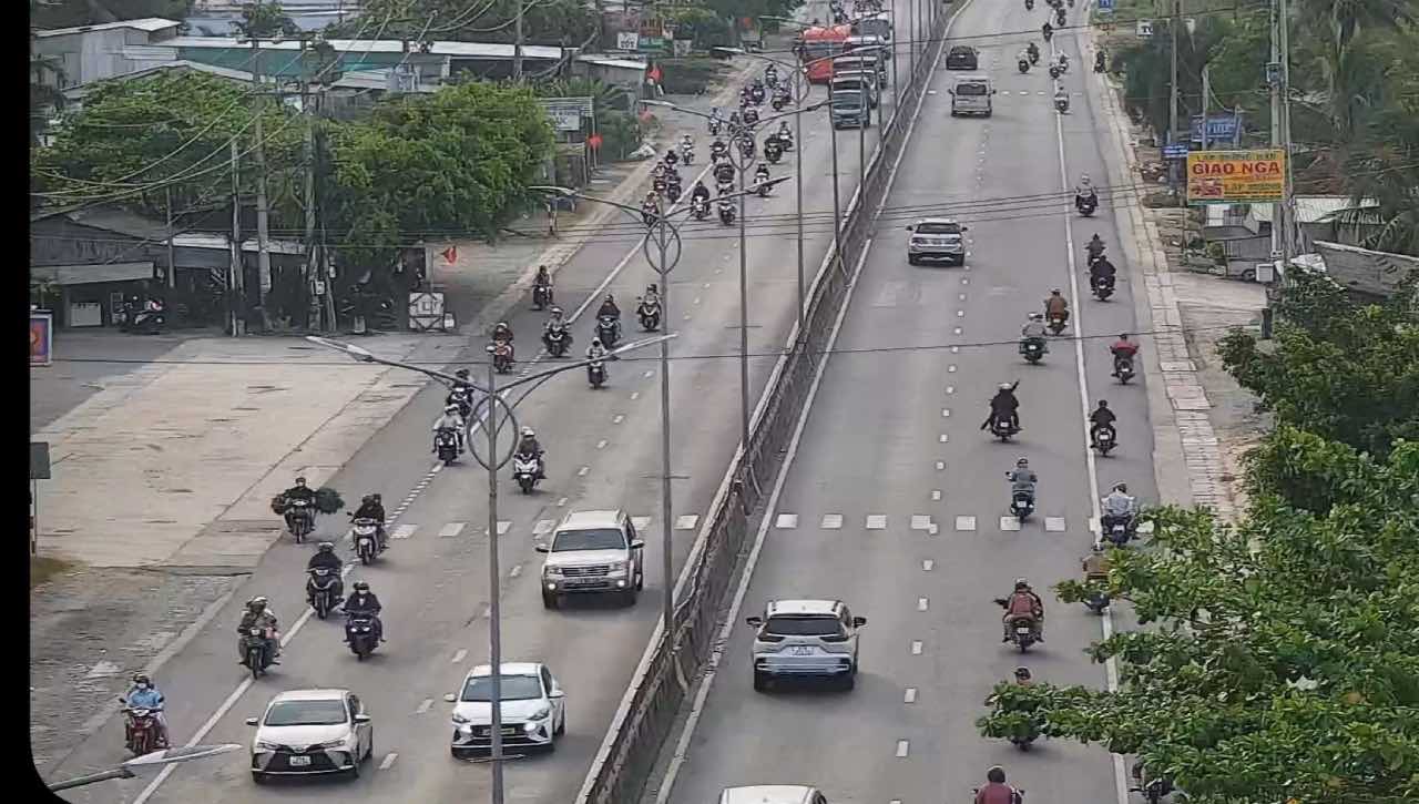 Dòng người từ Miền Tây đổ về TP Hồ Chí Minh gia tăng từ trưa ngày 21.2. Ảnh: Thành Nhân