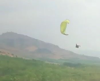 Dù lượn gặp tai nạn tại giải Khám phá đại ngàn – Sa Thầy 2024. Ảnh: Thanh Tuấn