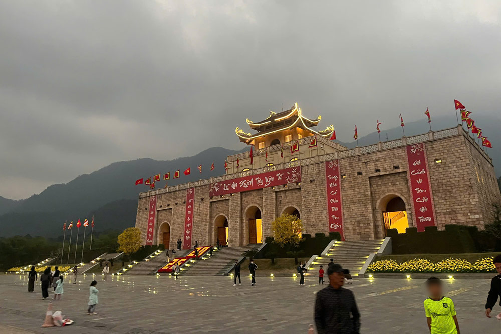 Quảng trường ..