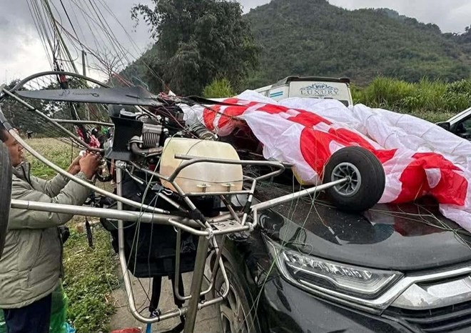 Dù lượn rơi trúng ôtô trên Quốc lộ tại Tuyên Quang là chuyến bay tập luyện