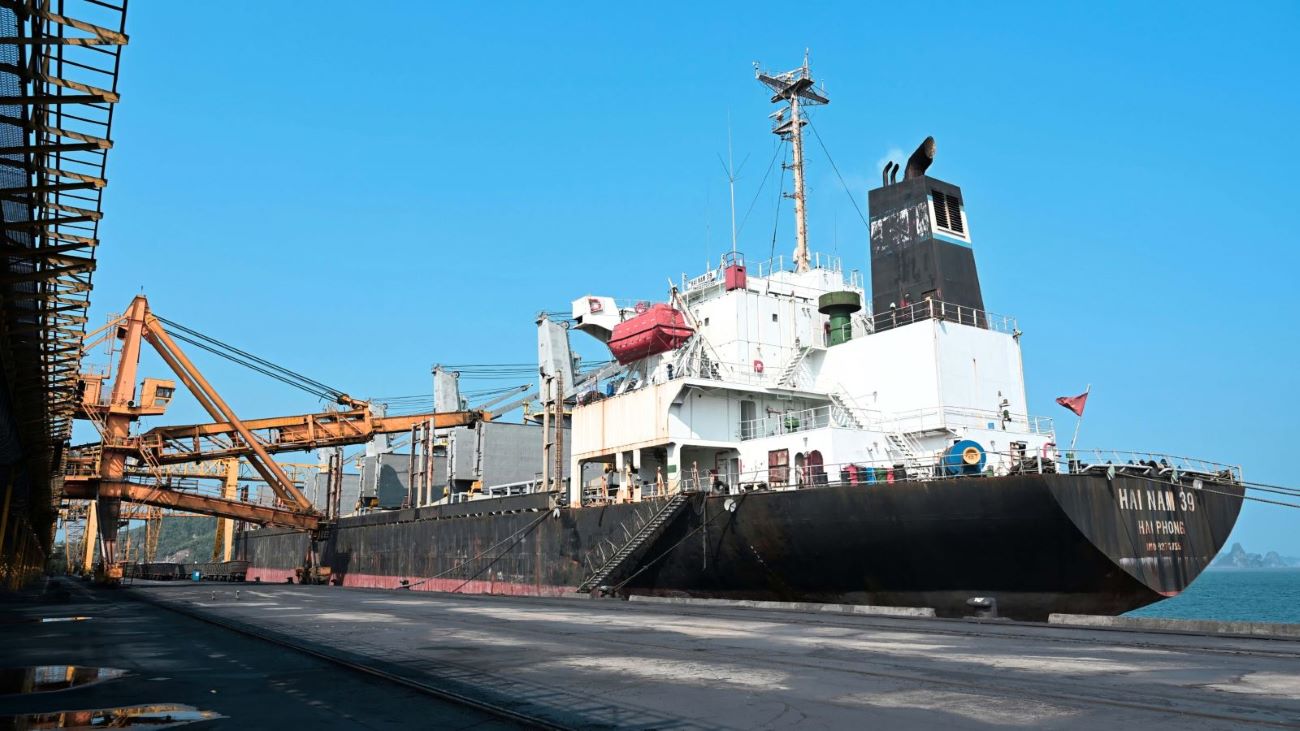 Cảng Cửa Ông đón 3 tàu cập bến ngay trong ngày khai Xuân (mùng 4 Tết Bính Ngọ). Ảnh: Công đoàn TKV