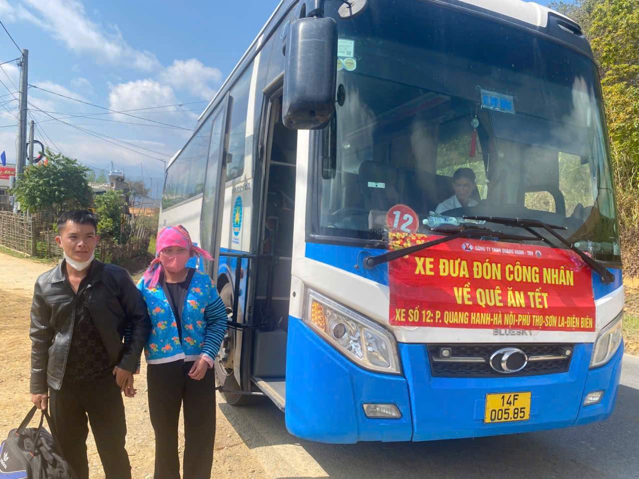 Công ty Than Quang Hanh là đơn vị khai thác hầm lò đầu tiên về tận quê đón thợ mỏ và người thân ra Quảng Ninh vào mùng 5 Tết Bính Ngọ. Ảnh: TKV