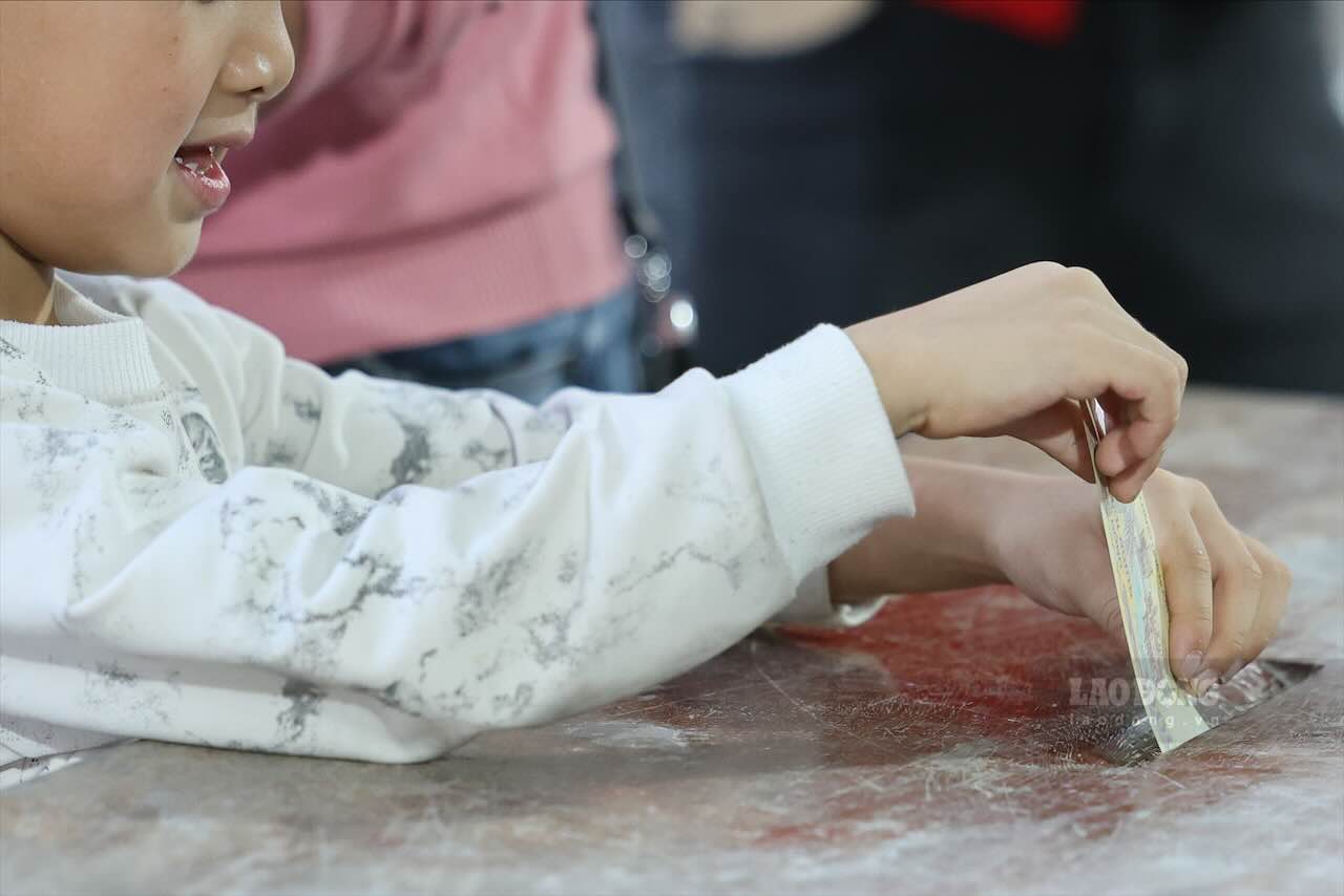 Chùa Hương không còn cảnh “mưa tiền lẻ” dịp lễ hội. 